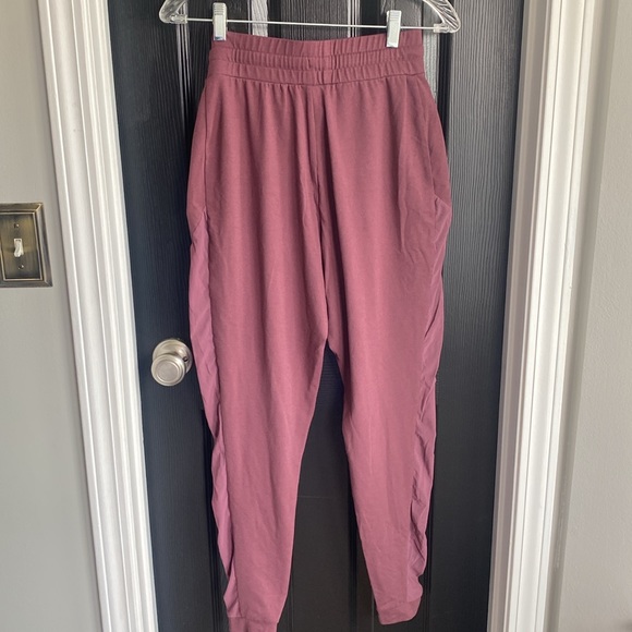 Gymshark Aura Joggers - Berry Red-Size S - Picture 6 of 6